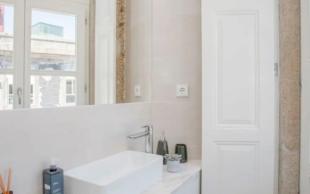 Liiiving in Porto - Aliados Stone Apartment