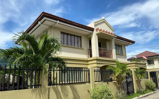 OYO 693 Titan Residence Mactan