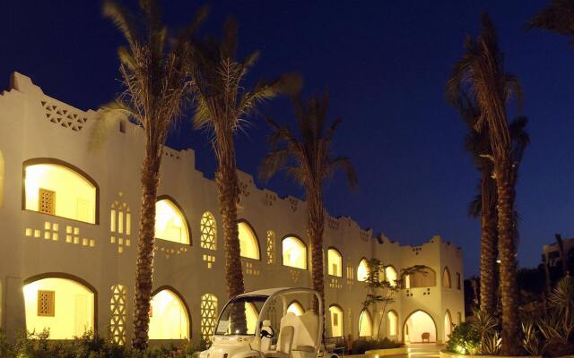 Отель Domina King's Lake Resort вид на фасад