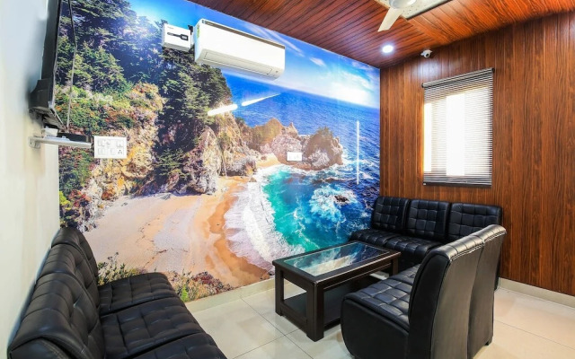 Royal Guest House by OYO Rooms