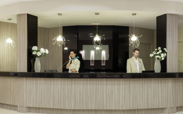 H10 White Suites — Adults Only