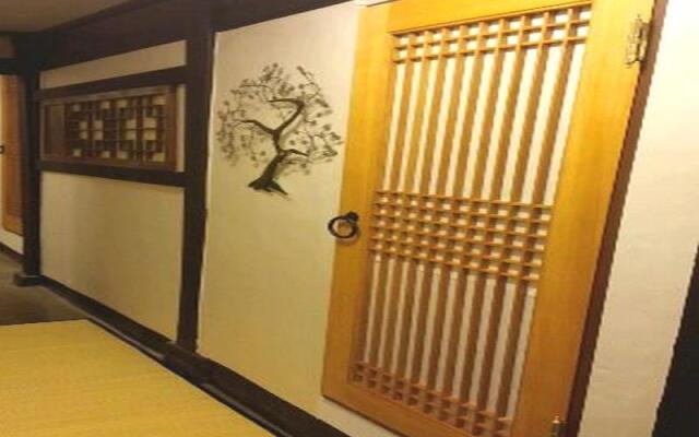 Отель Seoul Guesthouse Foreigners Only вид на фасад