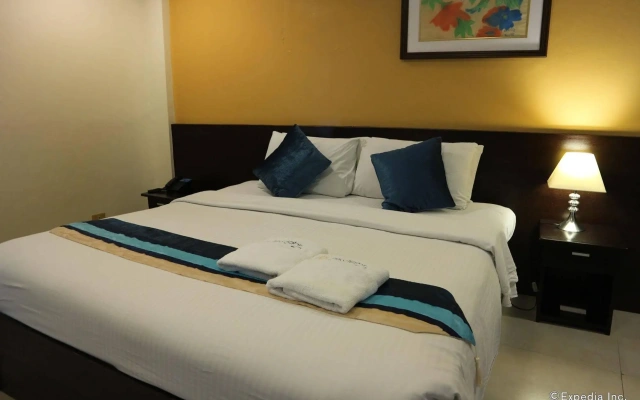 Skylight Hotel