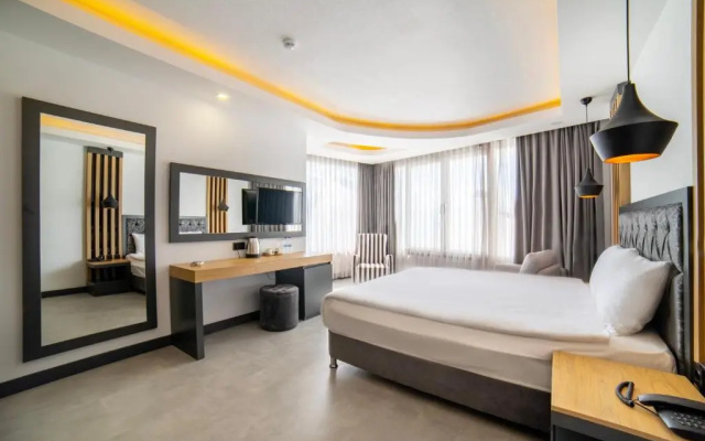 Golda Hotel