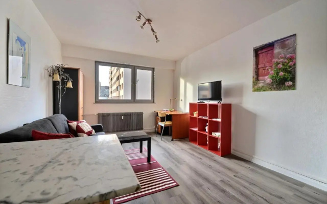 "Urbaine Budget" Studio calme avec Parking