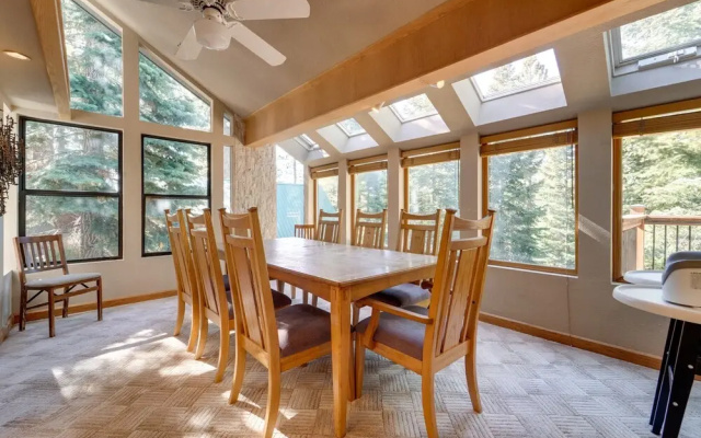 Tahoe Donner House w/ Hot Tub & Grill!