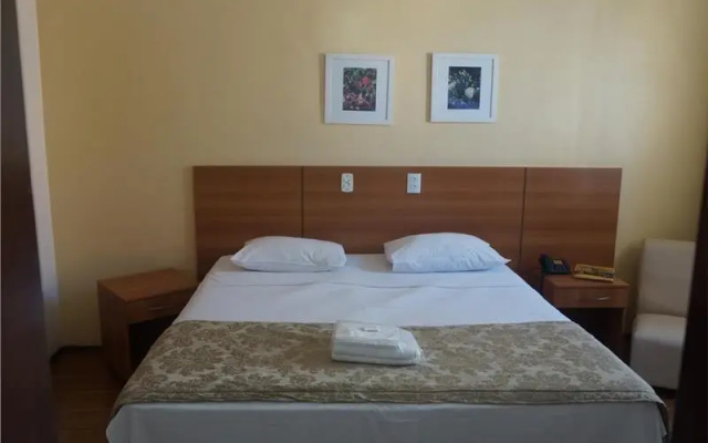 Rhud's Hotel