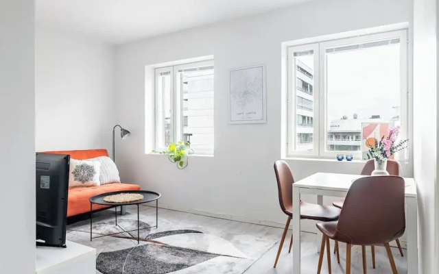 Modern 1BR Home with Sauna & Balcony