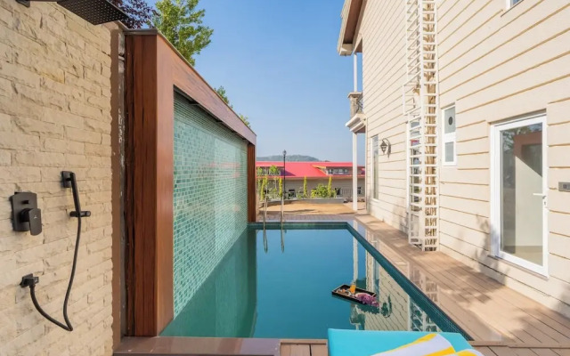 ELIVAAS prive The Royce Lilly Luxe 4 BHK