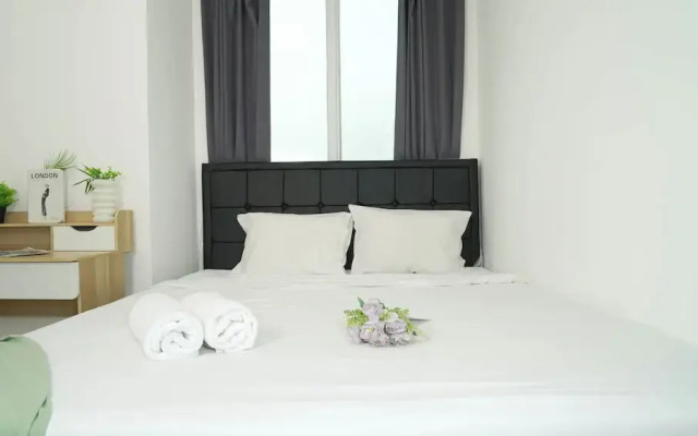 Modern 2Br With Service Room Apartment Woodland Park Residence