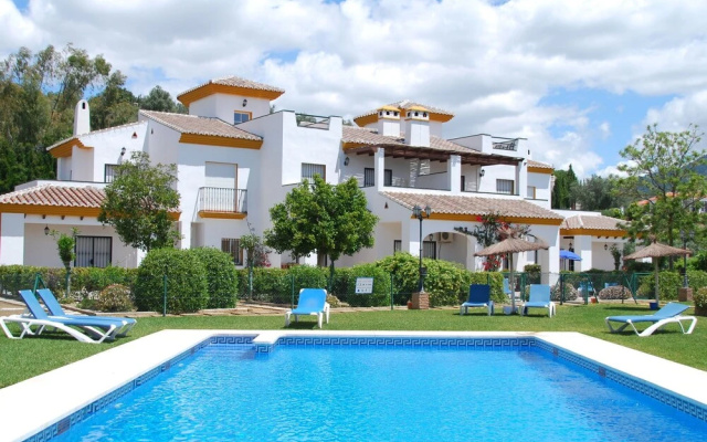 Cozy Apartment in Viñuela With Pool