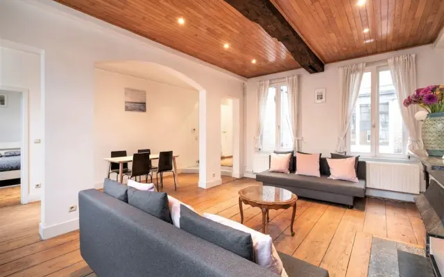 Deluxe Capital Street Stay for 12
