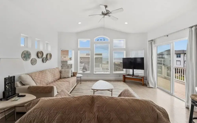 Beachfront 5BR Home With Ocean Views