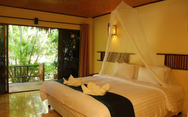 The Hub Erawan Resort