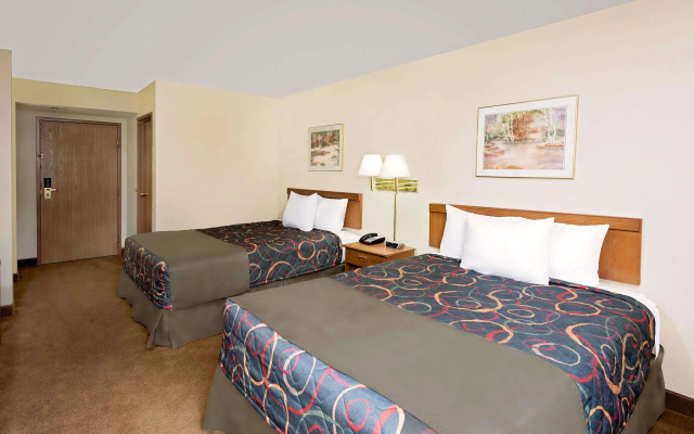 Days Inn by Wyndham Boonville