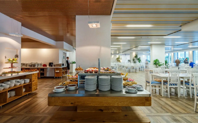 Carine Hotel Delfin