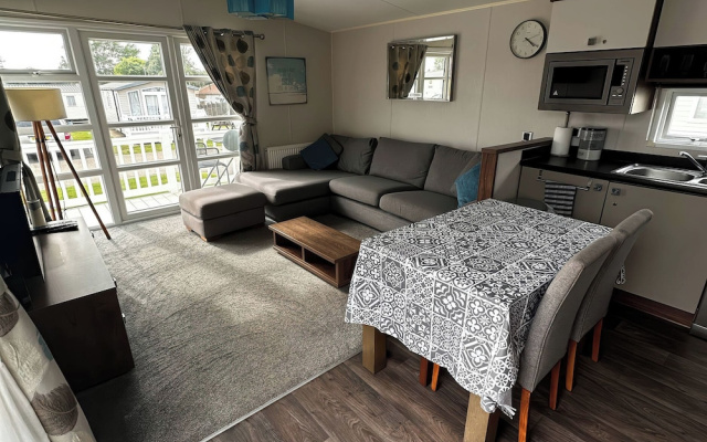 Hopton Holiday Village - Holiday Accommodation 632