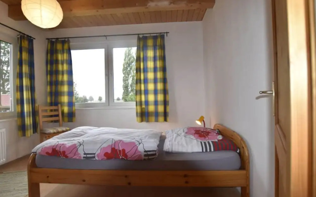 Geraeumige Ferienwohnung in Boddin mit Garten