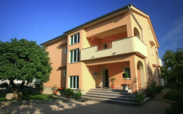 Pleasant Apartment in Krk with Private Terrace