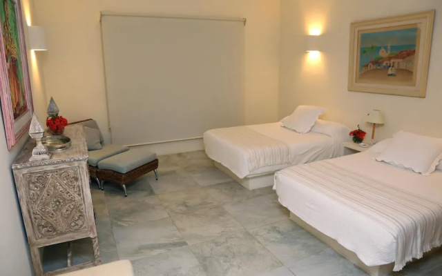 Villas Carey Condo
