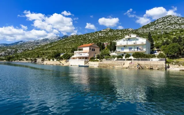 Toma - 5m From the sea With Parking - SA3