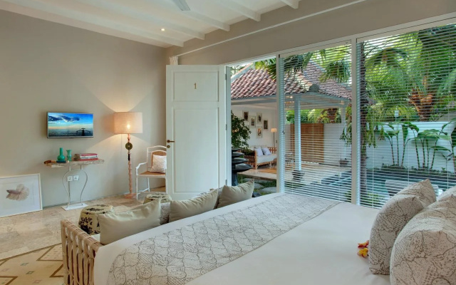 Room & Vespa 4