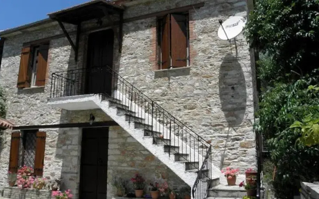 Tsorni Hill House