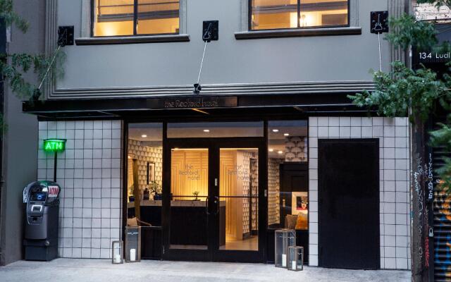 Redford Hotel вид на фасад