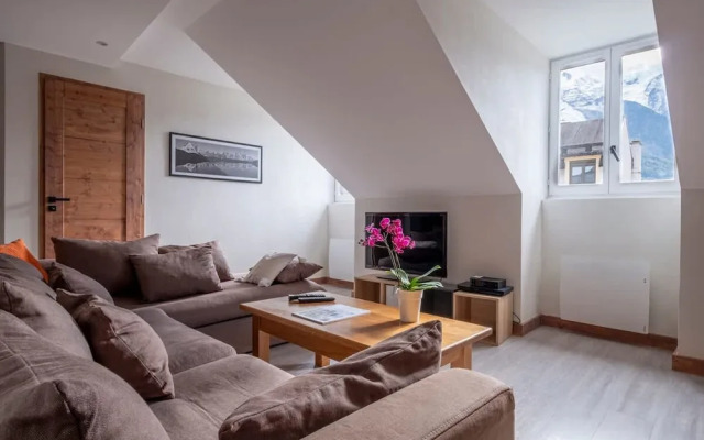 L Appart 52 in the Heart of Chamonix French Alps