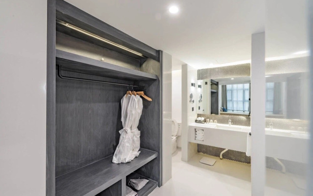 Rezen Sunbow Hotel