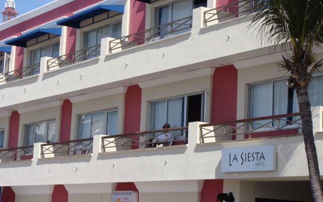 Hotel La Siesta вид на фасад