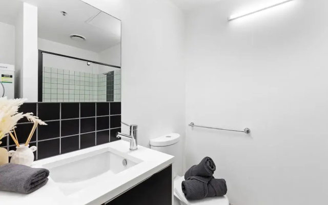 Cozy & Central 2BR Stay, Near Cbd, Free Parking