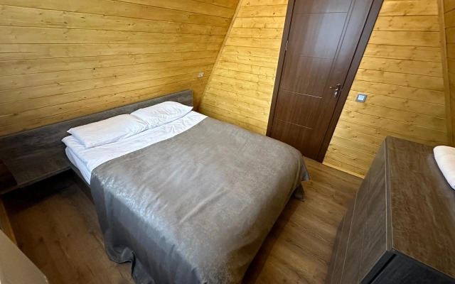 Шале Emerald Cottages