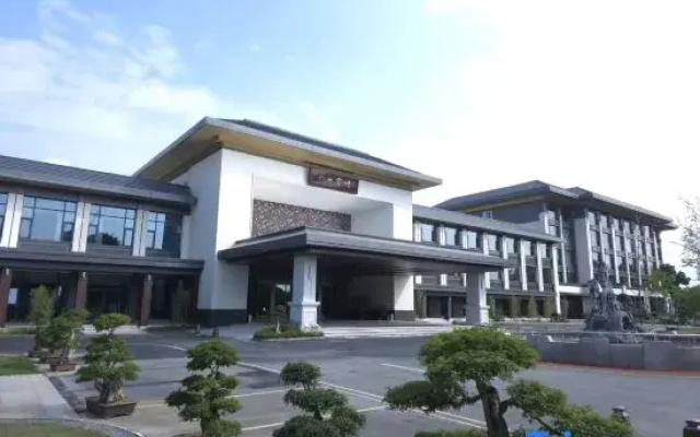 Longshan Hotel