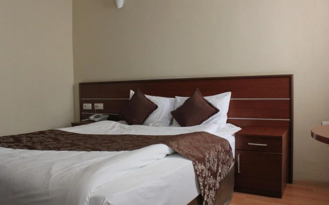 Siyav Hotel