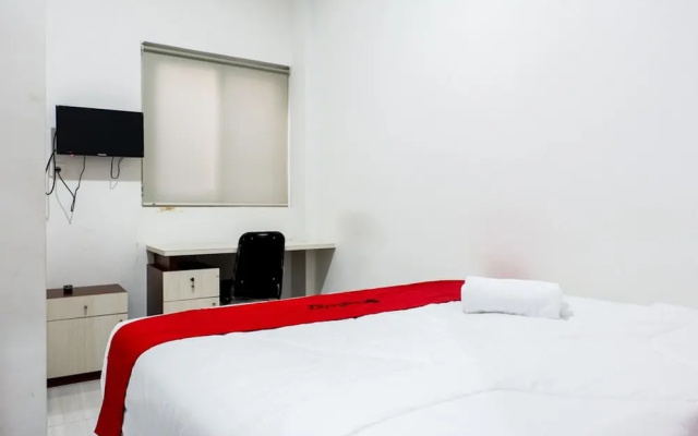 RedDoorz near Ahmad Yani Airport 2
