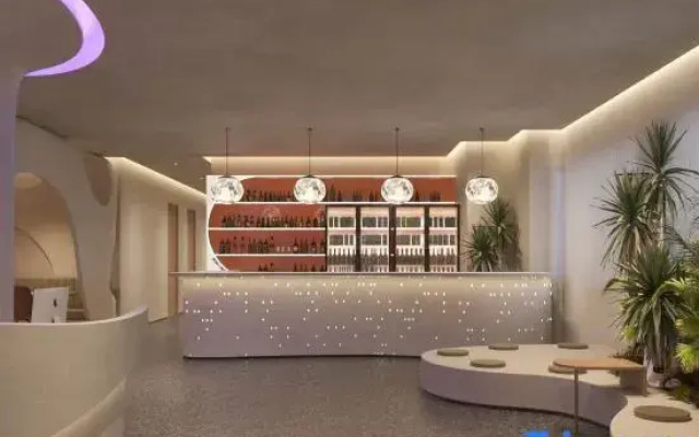 Qingmai Movie Hotel (Lovers Road Beach Swimming Pool)