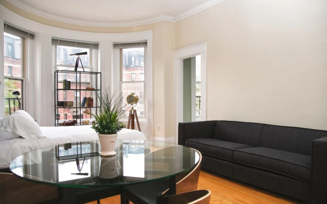 Pleasant Back Bay Suites by Sonder