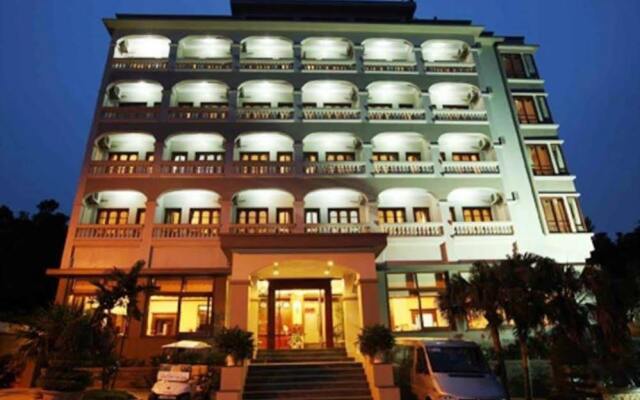 Hoa Binh Ha Long Hotel вид на фасад