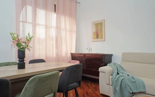 Giuliana Giant Apartment