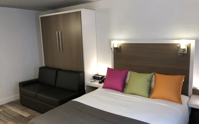 Hotel V