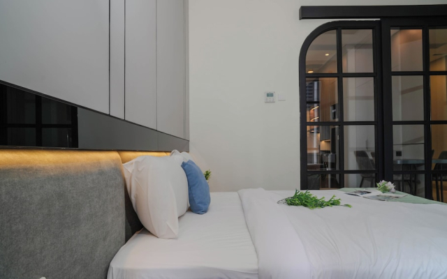 Urban Grey 1Br At Sudirman Suites Apartment