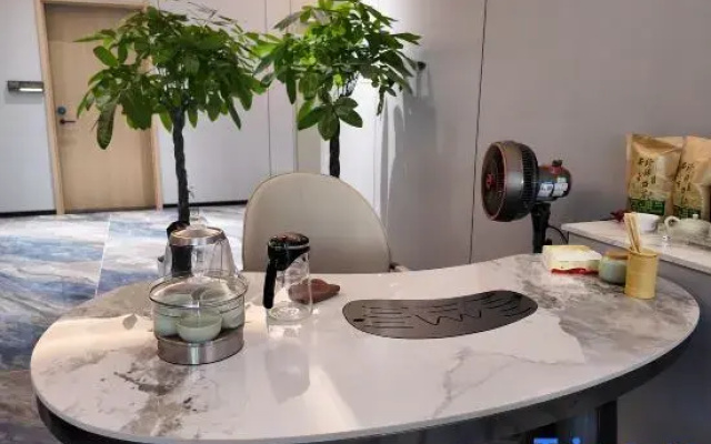 Latitude 18° Smart Hotel (Yingzhou Clear Water Bay)