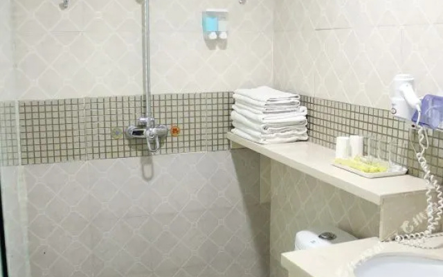 Home Inn Huayi Collection Hotel (724 Factory)
