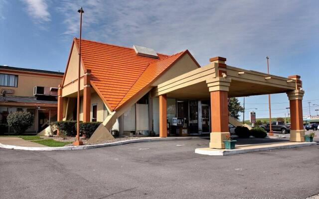 Отель Americas Best Value Inn Niagara Falls США, Ниагара-Фолс - отзывы, цены и фото номеров - забронировать отель Americas Best Value Inn Niagara Falls онлайн вид на фасад