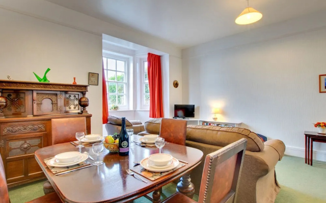 Modern Apartment in Tenby With Swimming Pool