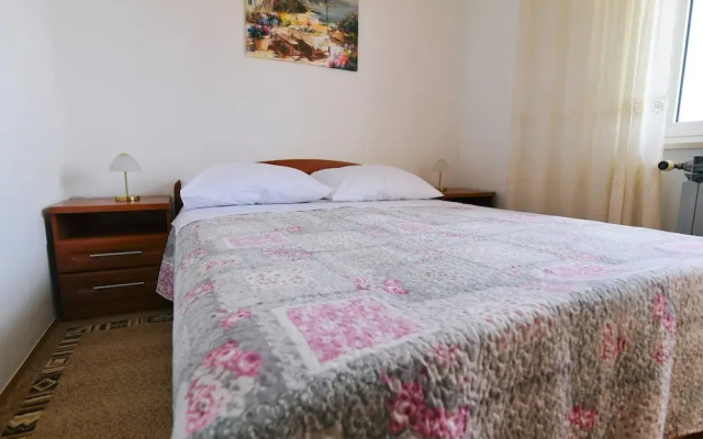 Scenic Retreat Rooms and Family Apartment