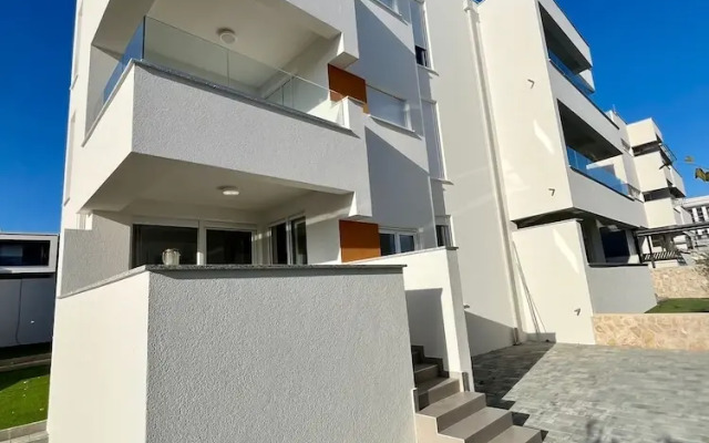 Salt & Stone-apartment with private pool