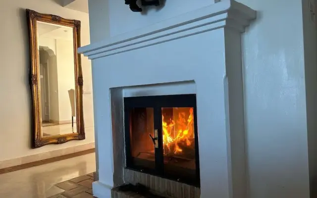 Lap- 3 bed Apartment on the Beach. Families Only