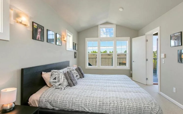 Seattle Vacation Home: Graceland